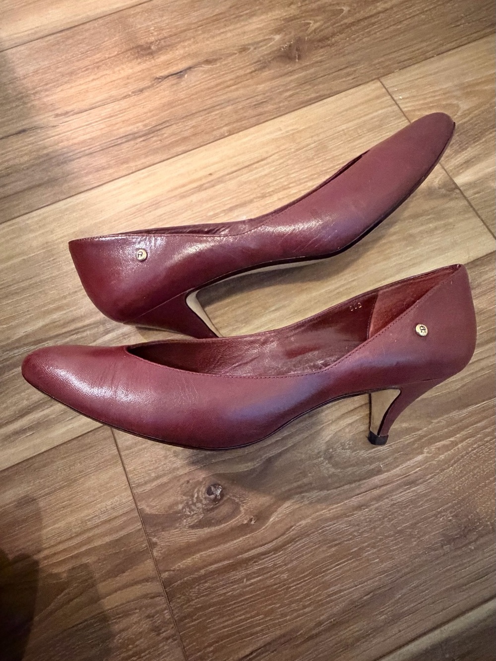 Vintage 1980s Etienne Aigner Oxblood Leather Burgundy Kitten Heels Style 7400